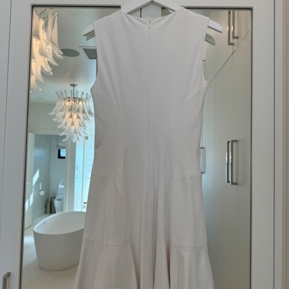 Diane Von Fürstenburg White Dress with Flounced Hem - Size 6 - Picture 7 of 7